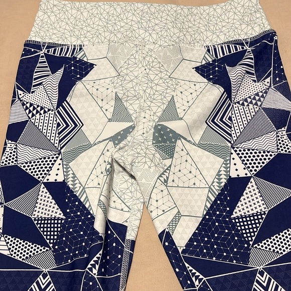 Evolution 3/4 Leggings, Medium - Picture 7 of 9